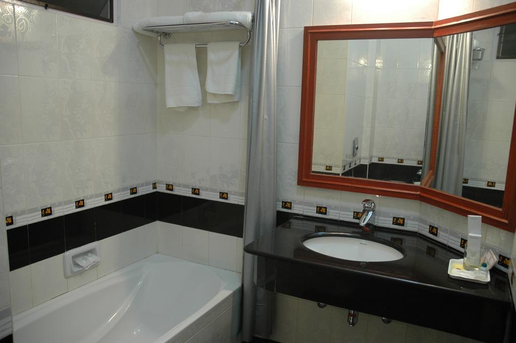 Hotel Gnanam Thanjavur Ngoại thất bức ảnh