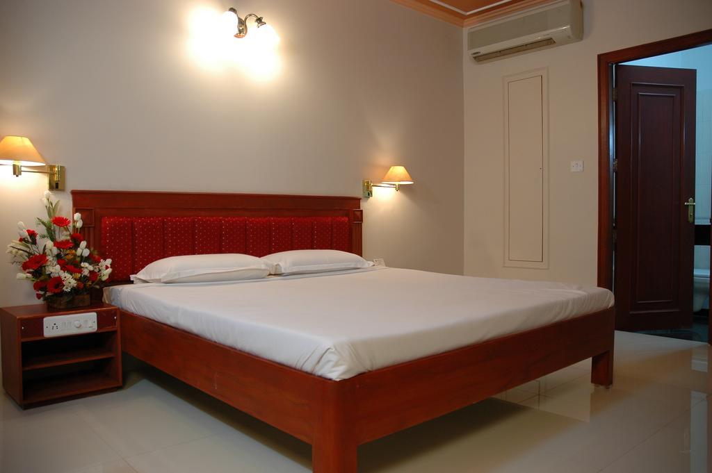 Hotel Gnanam Thanjavur Ngoại thất bức ảnh