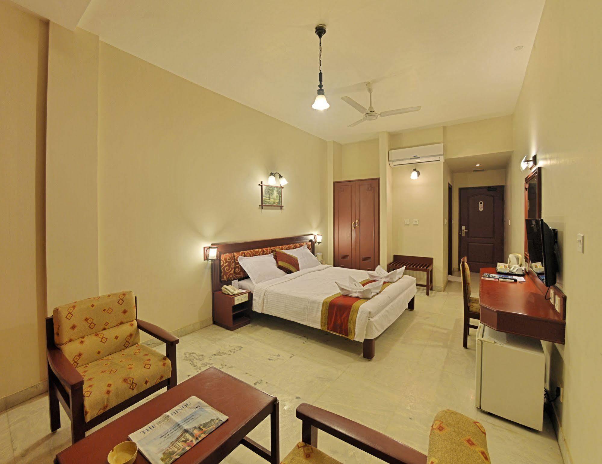Hotel Gnanam Thanjavur Ngoại thất bức ảnh